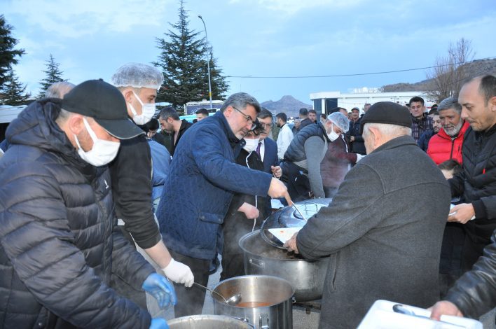 GELENEKSEL �FTAR YEME��NDE BULU�MA