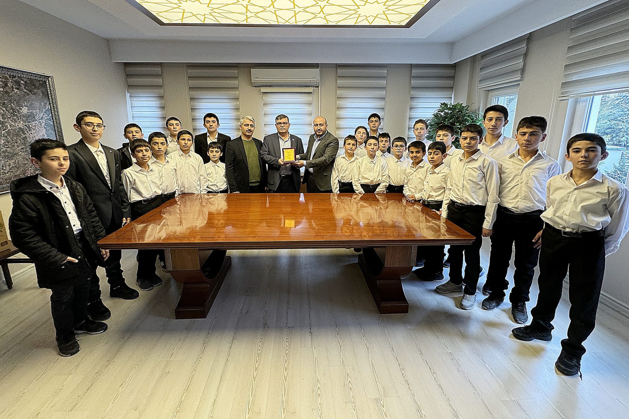 Erkmen Haf�zl�k Yat�l� Kur?an Kursu Y�neticileri Ve Talebeleri Ba�kan�m�z� Ziyaret Etti